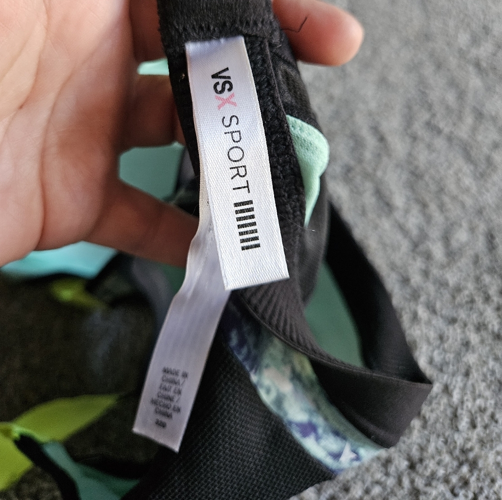 Victoria’s Secret VSX The Player black /Neon Racer Back Sports Bra 32D - Picture 3 of 3